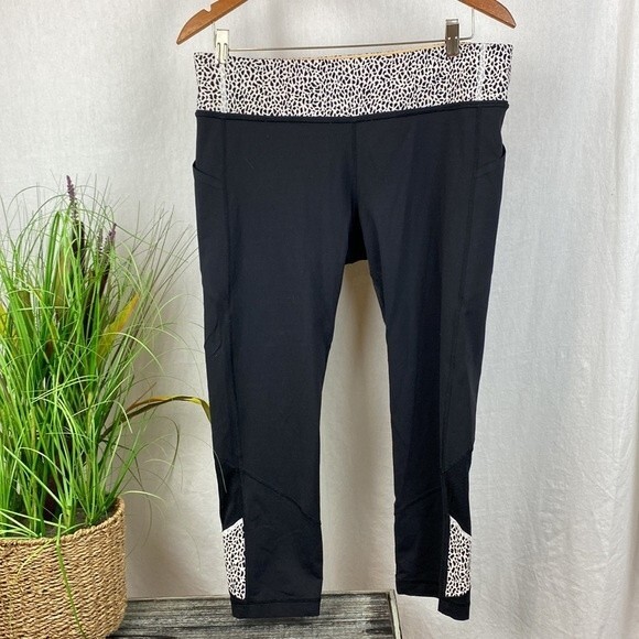 Lululemon Black Animal Print Mid Rise Capri Legging Pants 12 - Picture 1 of 6